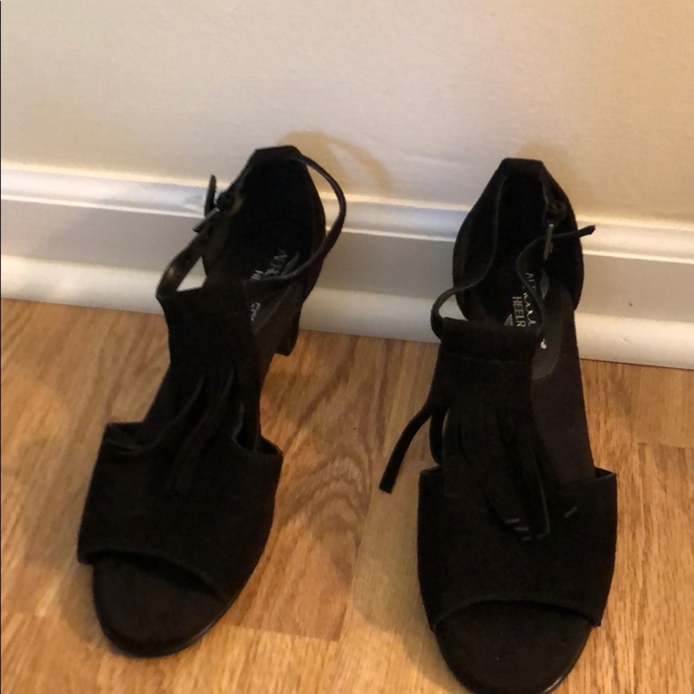 Aerosols black suede 2 inch heels.